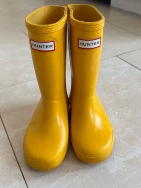 GUC yellow Hunter rain boots size 10